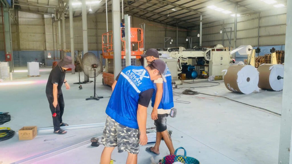 Khu vực thi công điện trong nhà xưởng